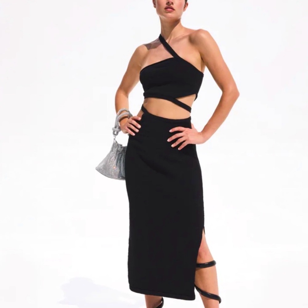 NWT!! Cult Gaia Sanura One-Shoulder Knit Crop Top in black